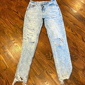 American Eagle ripped mom jeans. Size 0 long